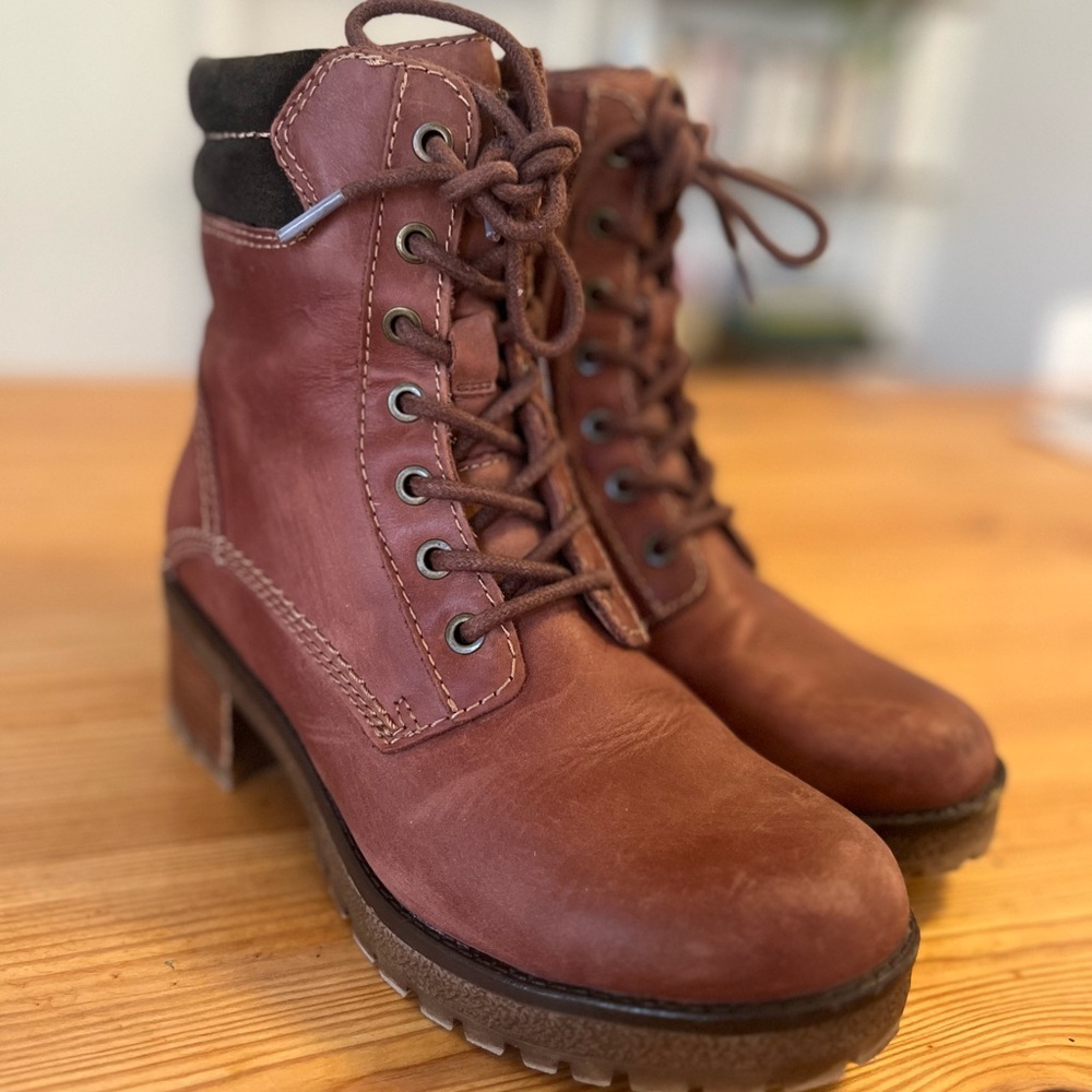 Cougar boots 8US - good for winter